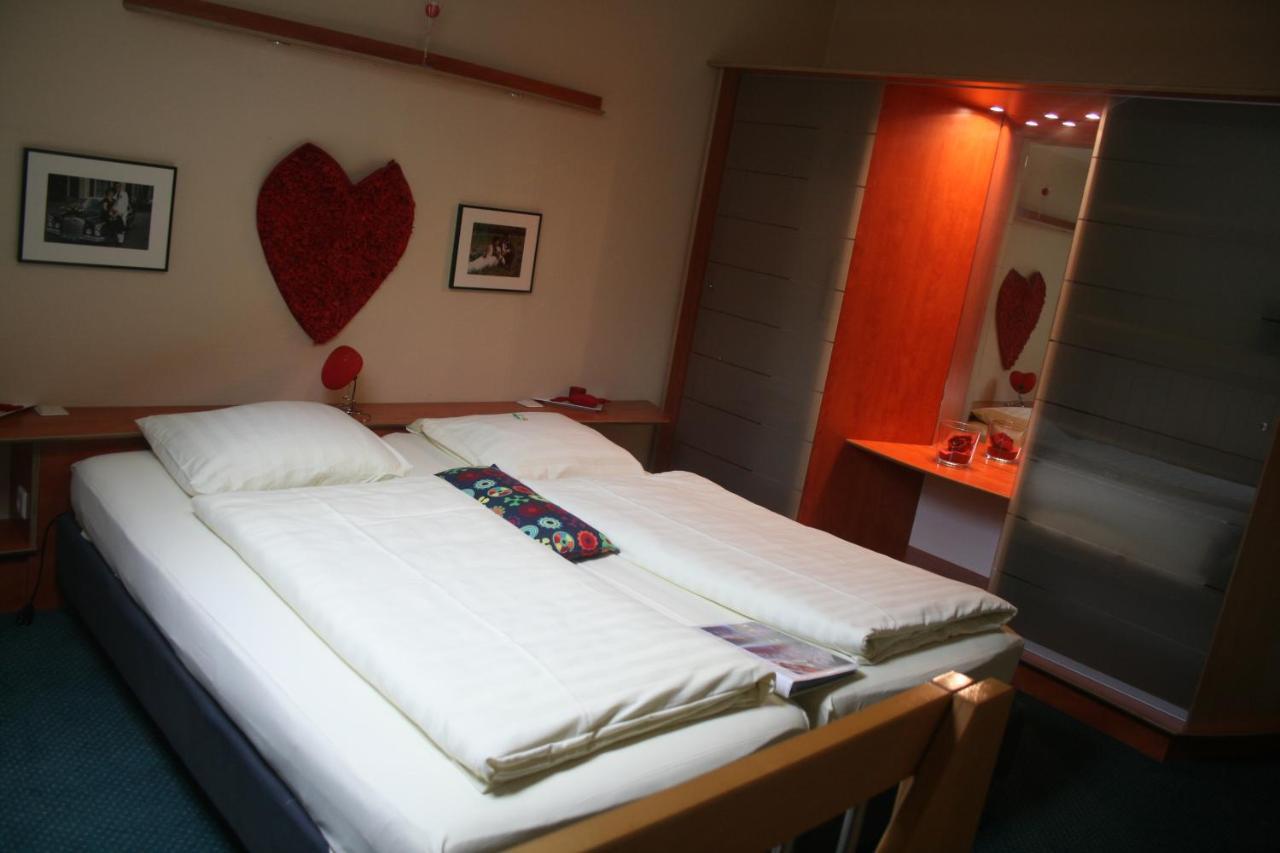 Logis Gourmet & Relax Hotel De La Sure Esch-sur-Sûre Dış mekan fotoğraf